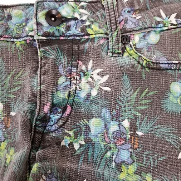 Disney Lilo & Stitch Cut Off Jean Shorts Size 5 - Picture 7 of 7